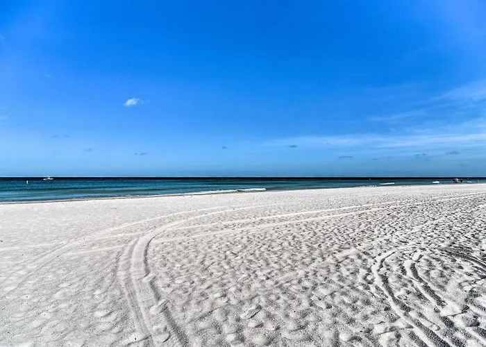 W/ Easy Access To Indian Rocks Beach! Apartment Clearwater Beach