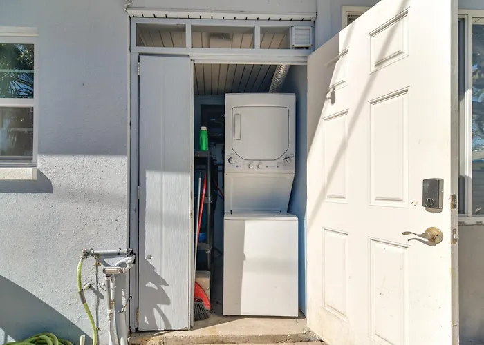 W/ Easy Access To Indian Rocks Beach!