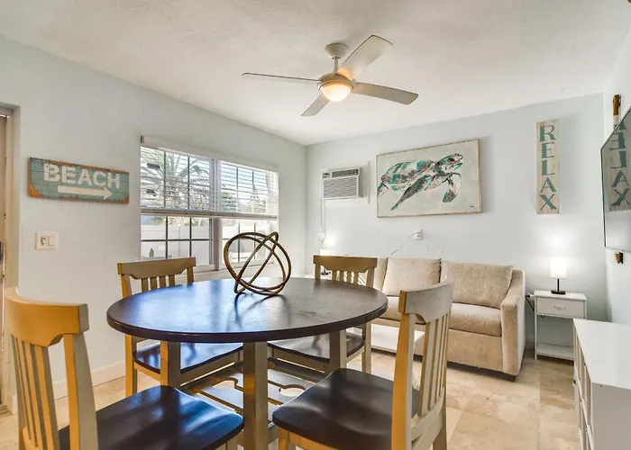 W/ Easy Access To Indian Rocks Beach! Apartment *