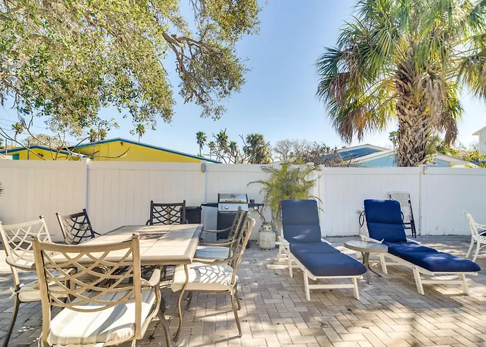 W/ Easy Access To Indian Rocks Beach! Apartment Clearwater Beach