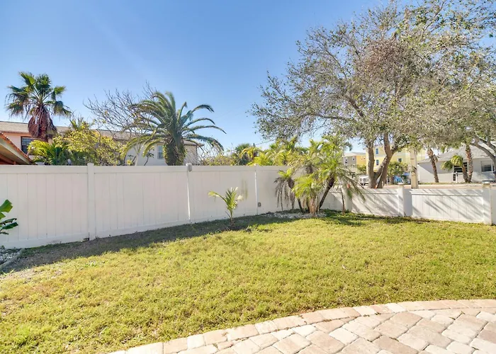 W/ Easy Access To Indian Rocks Beach! Apartment