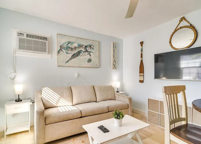 W/ Easy Access To Indian Rocks Beach! Apartment Clearwater Beach